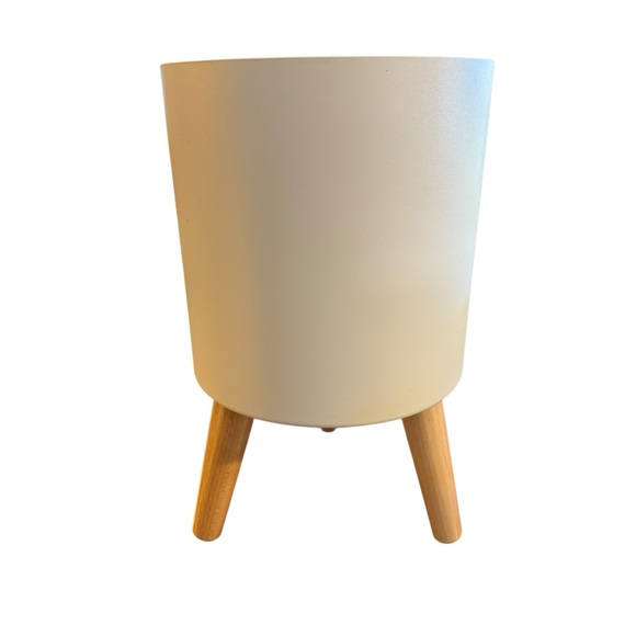 Smart Plant Watering Pot with Alarm and Decorative Wooden Legs - Picture 7 of 10